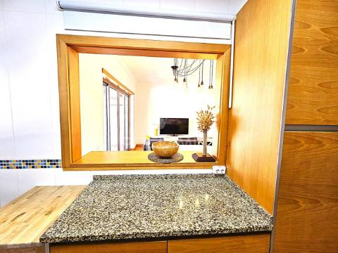 Excelente apart. t1 com parqueamento e piscina perto praia