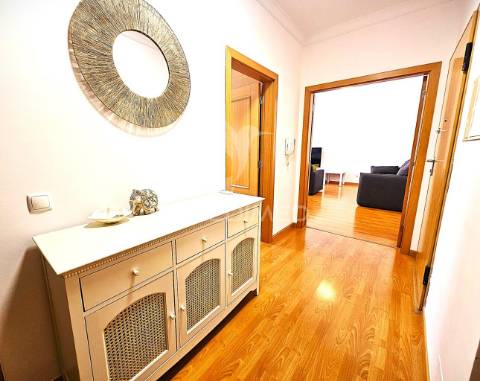 Excelente apart. t1 com parqueamento e piscina perto praia