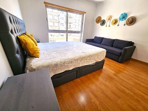 Excelente apart. t1 com parqueamento e piscina perto praia