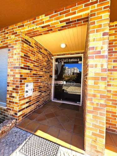 Excelente apart. t1 com parqueamento e piscina perto praia