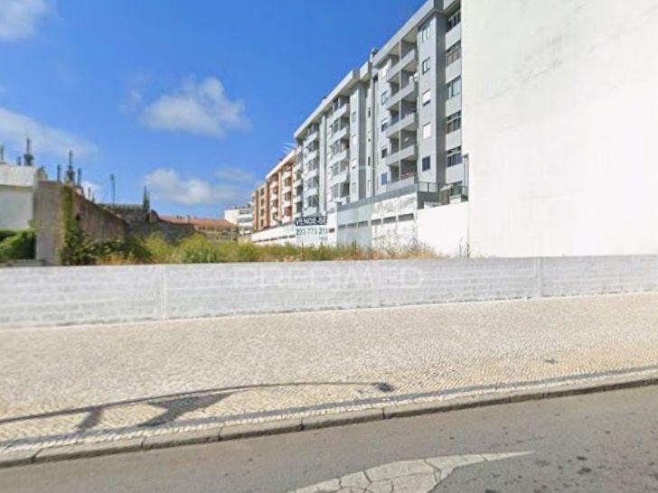 Terreno com 2.700 m² no centro de ovar