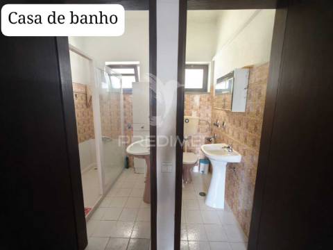 Moradia t3 para remodelar guia albufeira