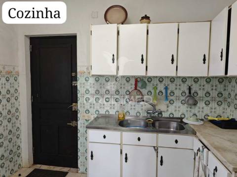 Moradia t3 para remodelar guia albufeira