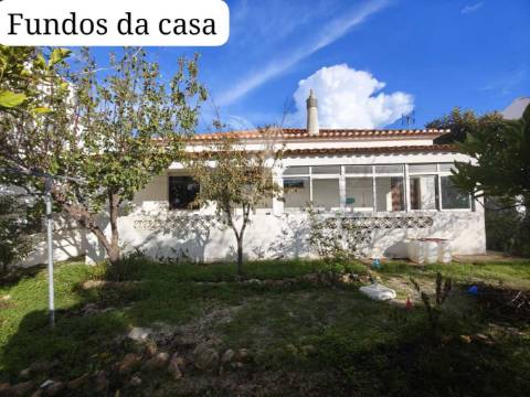 Moradia t3 para remodelar guia albufeira