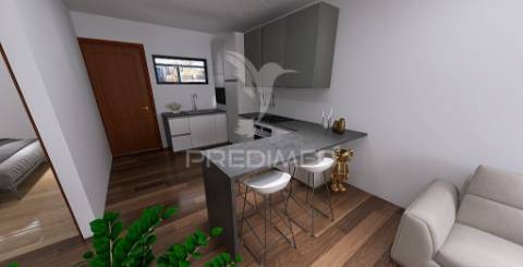 T2 remodelado no seixal com entrada direta da rua