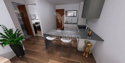 T2 remodelado no seixal com entrada direta da rua