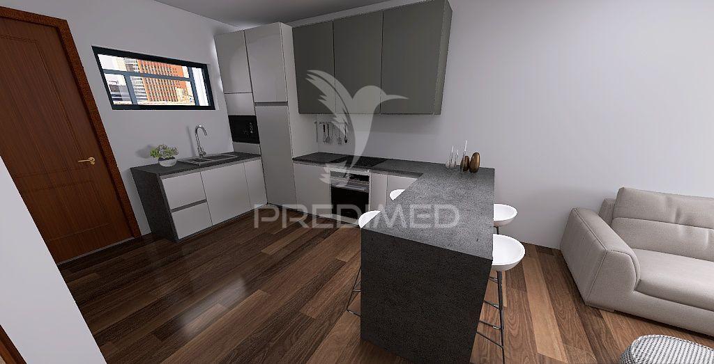 T2 remodelado no seixal com entrada direta da rua