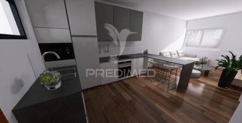 T2 remodelado no seixal com entrada direta da rua