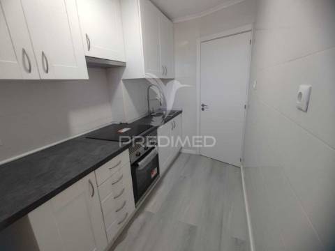 Apartamento t2 completamente remodelado, pontinha, odivelas.