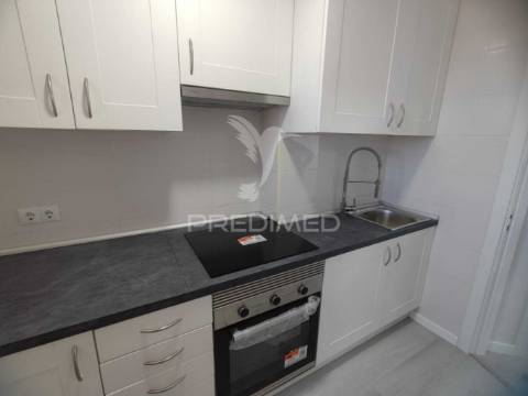 Apartamento t2 completamente remodelado, pontinha, odivelas.