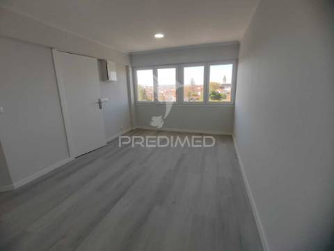 Apartamento t2 completamente remodelado, pontinha, odivelas.