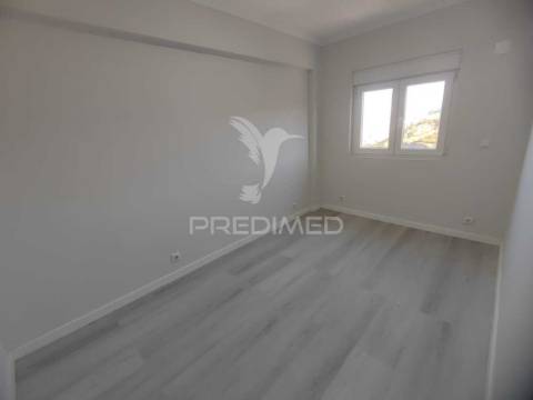 Apartamento t2 completamente remodelado, pontinha, odivelas.