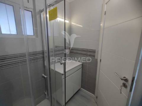 Apartamento t2 completamente remodelado, pontinha, odivelas.