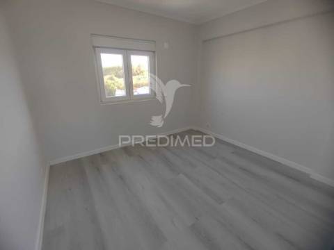 Apartamento t2 completamente remodelado, pontinha, odivelas.