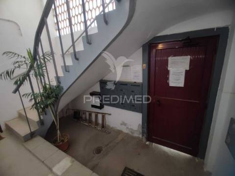 Apartamento t2 completamente remodelado, pontinha, odivelas.