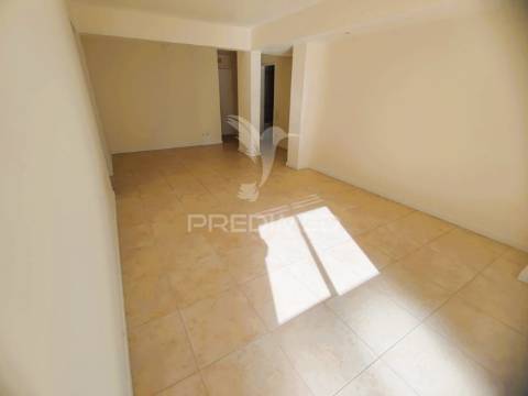 Apartamento t2 renovado, algueirão, mem martins.