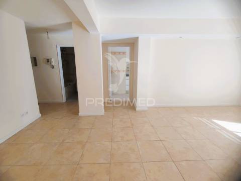 Apartamento t2 renovado, algueirão, mem martins.