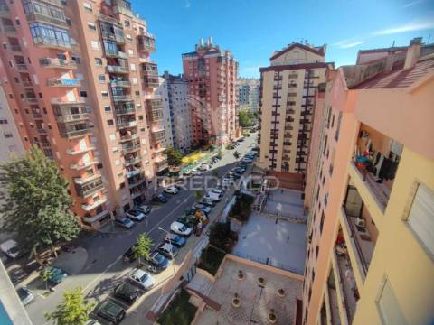 Apartamento t2 renovado, algueirão, mem martins.