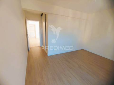 Apartamento t2 renovado, algueirão, mem martins.