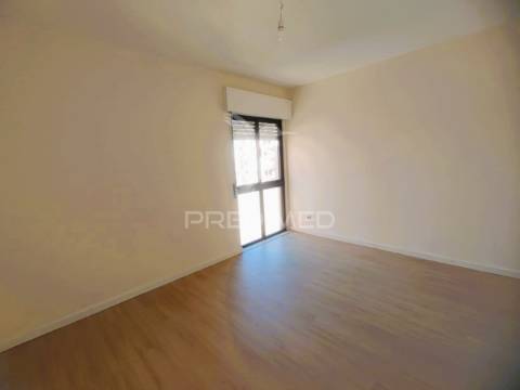 Apartamento t2 renovado, algueirão, mem martins.
