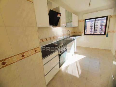 Apartamento t2 renovado, algueirão, mem martins.