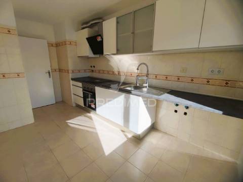 Apartamento t2 renovado, algueirão, mem martins.