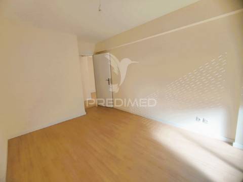 Apartamento t2 renovado, algueirão, mem martins.