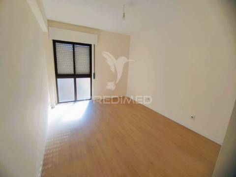 Apartamento t2 renovado, algueirão, mem martins.