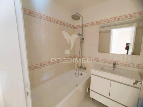 Apartamento t2 renovado, algueirão, mem martins.