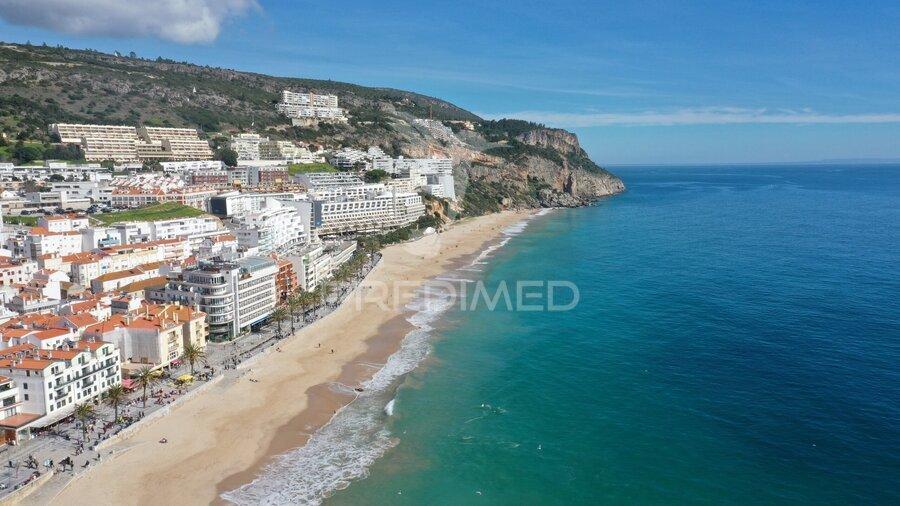 Apartamento t3 com terraço _ 200 metros praia de sesimbra