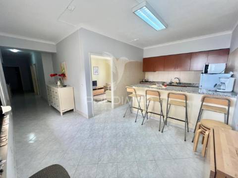 Apartamento t3 com terraço _ 200 metros praia de sesimbra