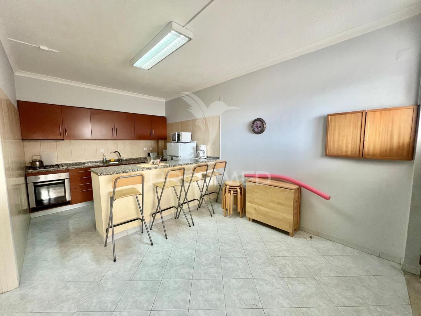 Apartamento t3 com terraço _ 200 metros praia de sesimbra