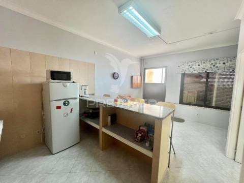 Apartamento t3 com terraço _ 200 metros praia de sesimbra