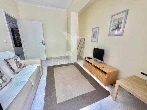 Apartamento t3 com terraço _ 200 metros praia de sesimbra