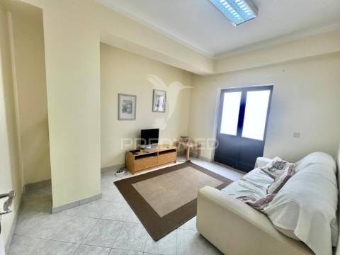 Apartamento t3 com terraço _ 200 metros praia de sesimbra