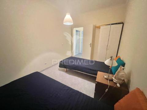 Apartamento t3 com terraço _ 200 metros praia de sesimbra