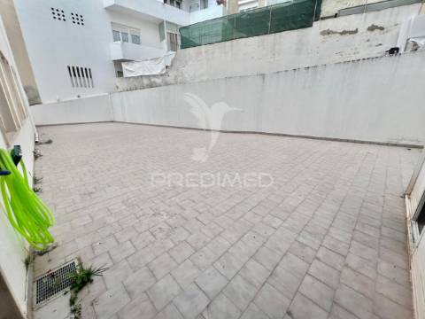 Apartamento t3 com terraço _ 200 metros praia de sesimbra