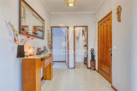 Apartamento t2 em baguim do monte junto ao metro