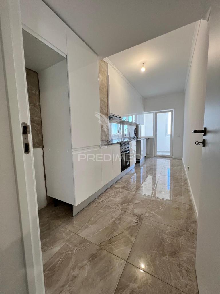 Apartamento t3 luminoso em zona tranquila, perto da praia – portimão