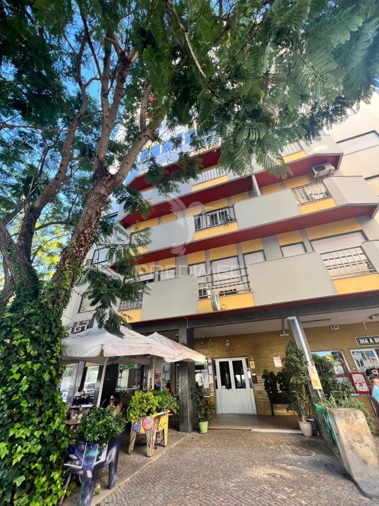 Apartamento t3 luminoso em zona tranquila, perto da praia – portimão