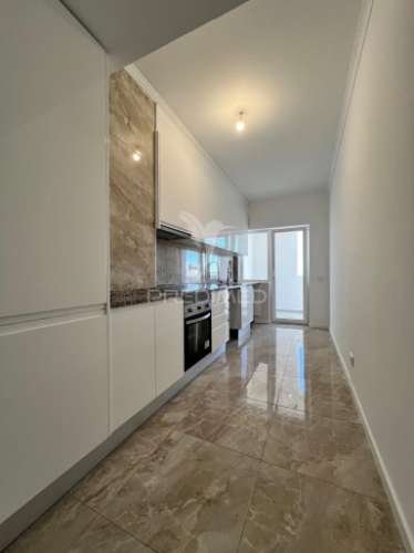 Apartamento t3 luminoso em zona tranquila, perto da praia – portimão