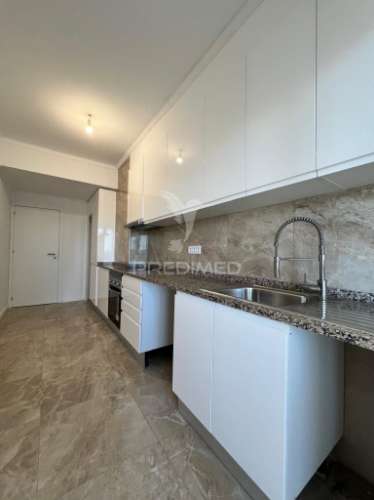 Apartamento t3 luminoso em zona tranquila, perto da praia – portimão