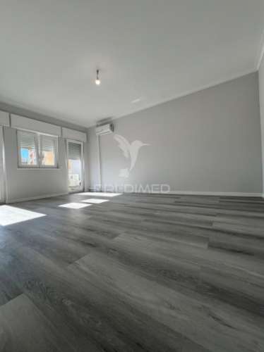 Apartamento t3 luminoso em zona tranquila, perto da praia – portimão