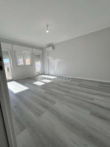 Apartamento t3 luminoso em zona tranquila, perto da praia – portimão