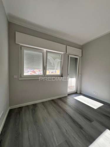 Apartamento t3 luminoso em zona tranquila, perto da praia – portimão