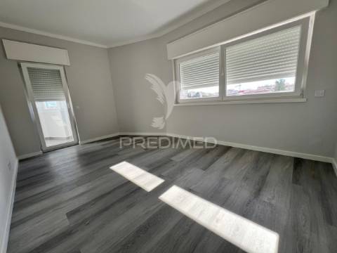 Apartamento t3 luminoso em zona tranquila, perto da praia – portimão