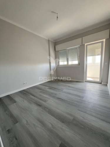 Apartamento t3 luminoso em zona tranquila, perto da praia – portimão