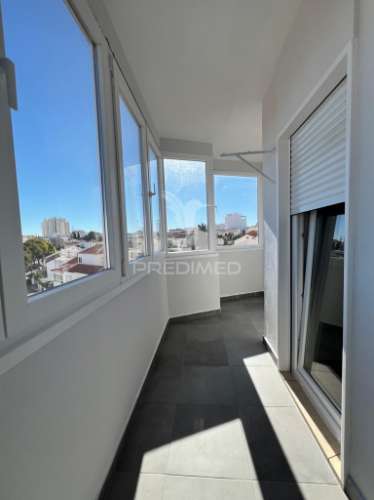 Apartamento t3 luminoso em zona tranquila, perto da praia – portimão