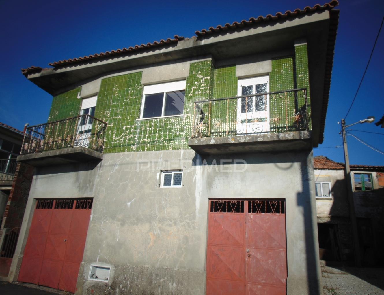 3 moradias geminadas para recuperação em abaças - vila real