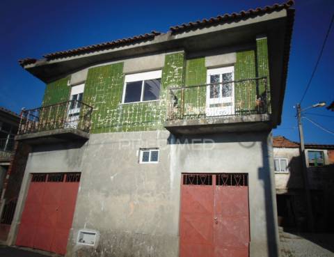 3 moradias geminadas para recuperação em abaças - vila real